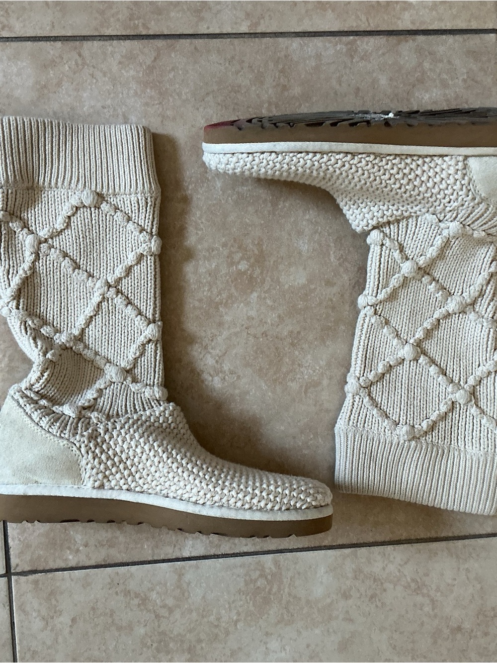 UGG Women Classic Cardy Knit Argyle Beige Bootie Size 8 - Picture 3 of 7